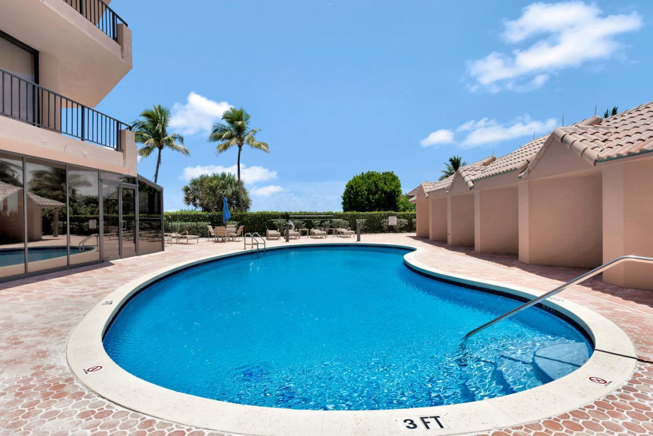 530 Ocean Drive, Unit 202, Juno Beach, FL 33408 Photo