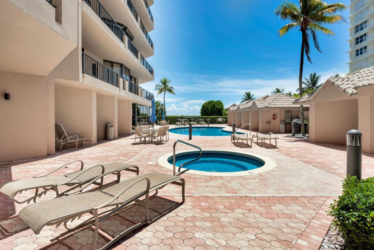 530 Ocean Drive, Unit 202, Juno Beach, FL 33408 Photo