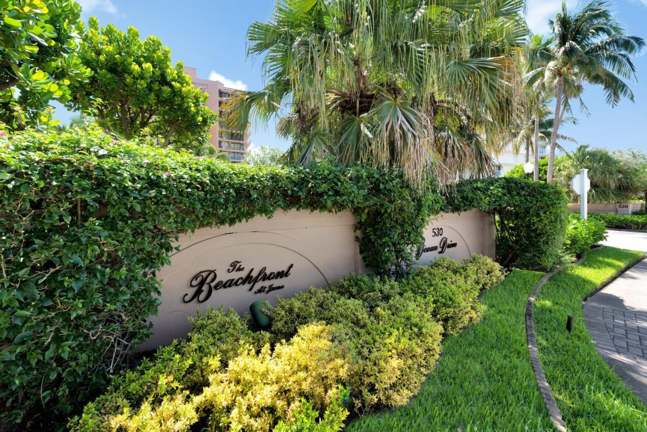 530 Ocean Drive, Unit 202, Juno Beach, FL 33408 Photo