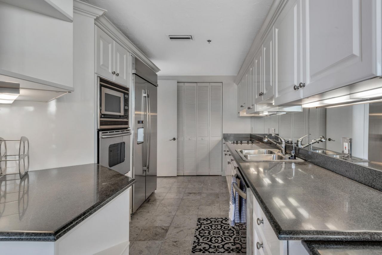530 Ocean Drive, Unit 202, Juno Beach, FL 33408 Photo