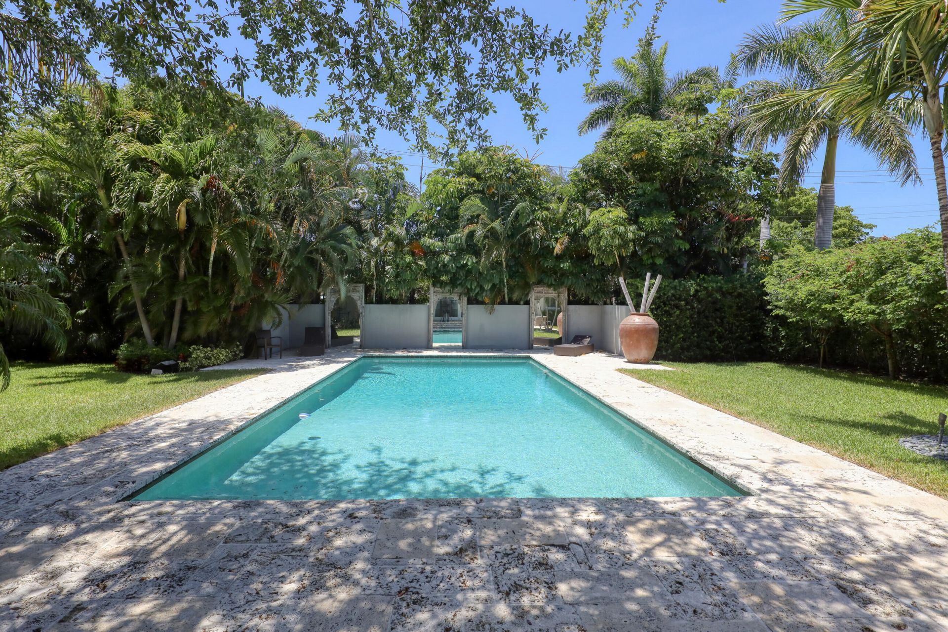 1635 Seabreeze Boulevard, Fort Lauderdale, FL 33316 Photo