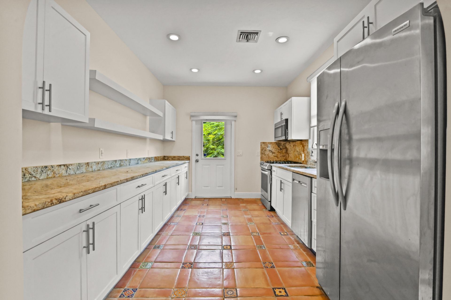 914 30th Court, West Palm Beach, FL 33407 Photo