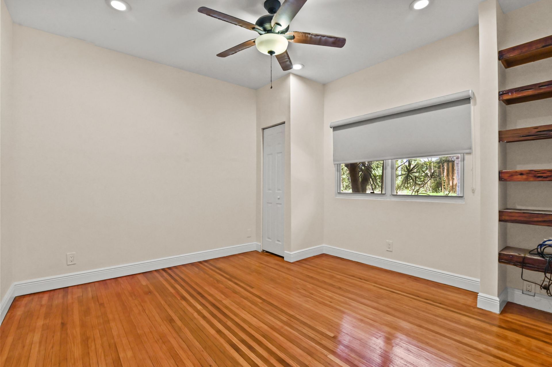 914 30th Court, West Palm Beach, FL 33407 Photo