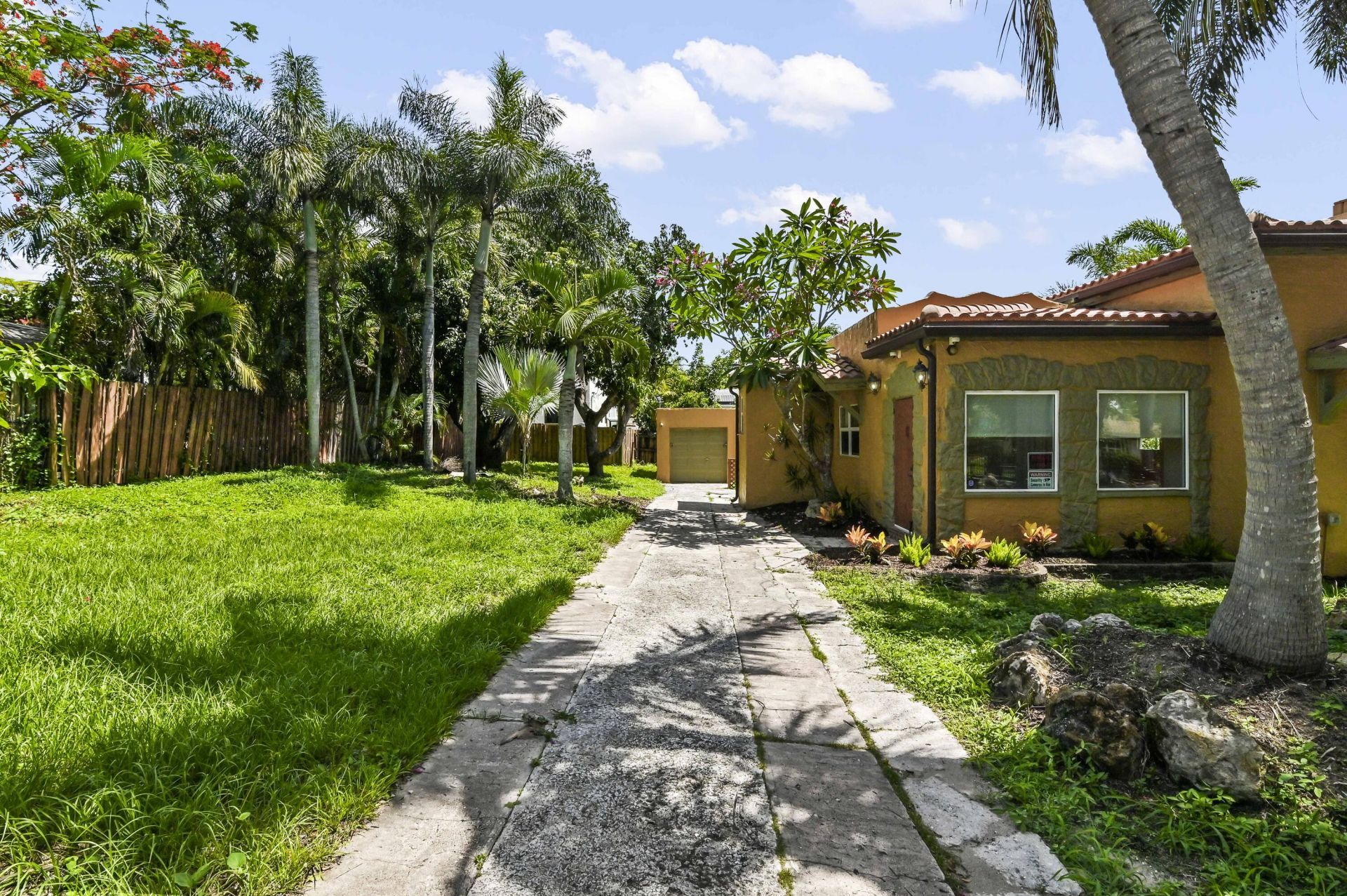 914 30th Court, West Palm Beach, FL 33407 Photo