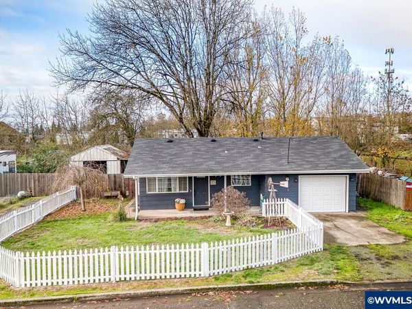 375 N 6th St, Harrisburg, OR 97446