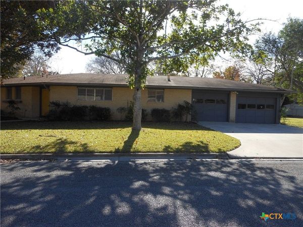 1441 Robin Lane , Seguin, TX 78155