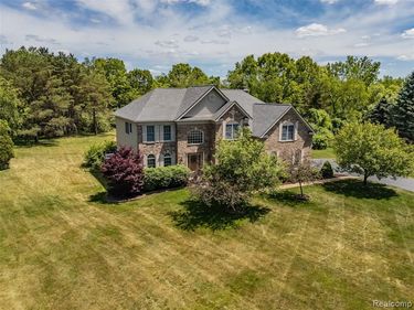 1976 Scenic Drive, Milford Twp, MI 48380