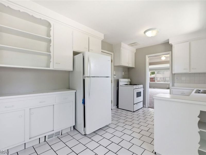 2341 Warrensville Center Road, University Heights, OH 44118 Photo 17