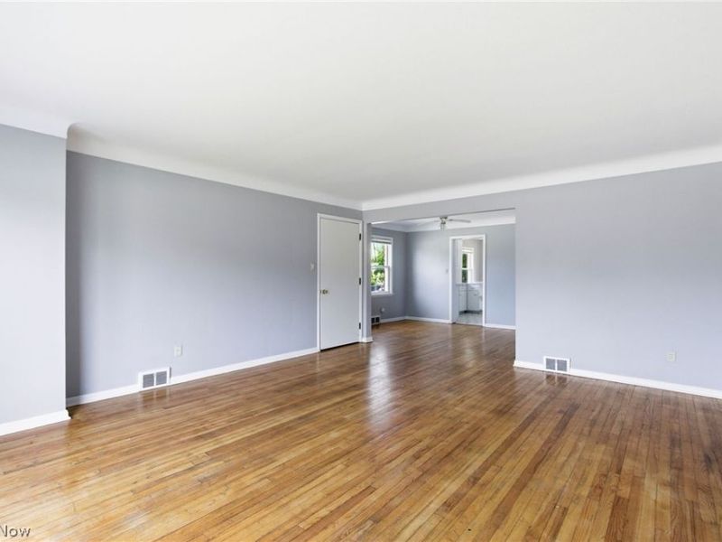 2341 Warrensville Center Road, University Heights, OH 44118 Photo 8