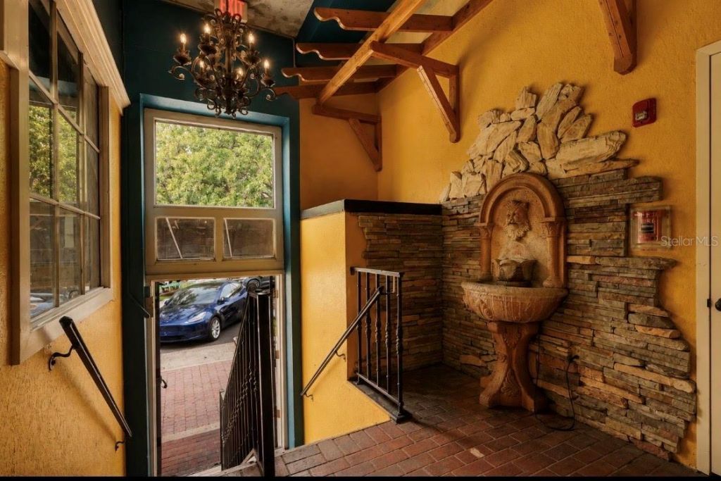 411 N Donnelly St, Mount Dora, FL 32757 Photo