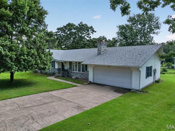 22818 Pioneer Drive , Lebanon, MO 65536