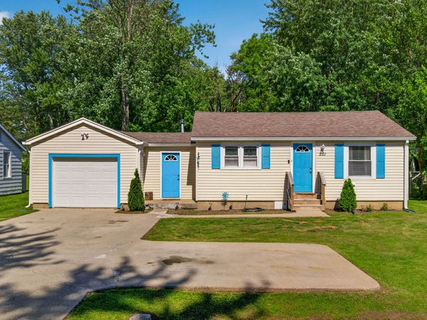 221 Della Road , Columbus, IN 47203