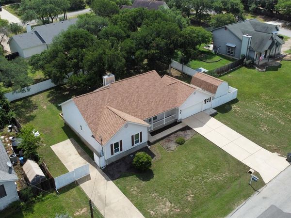 203 Dunkeld DR, Spicewood, TX 78669