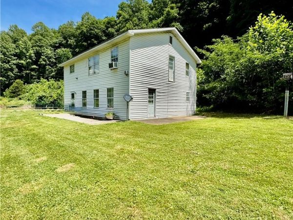 1542 Trace Fork Road, Chapmanville, WV 25508