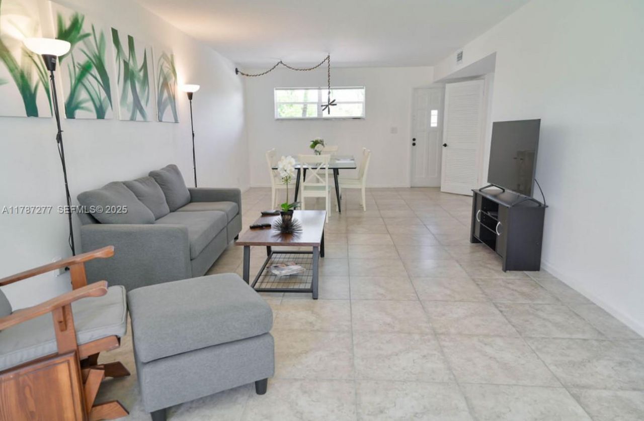 8901 Hollybrook , Unit 206, Hollywood, FL 33025 Photo