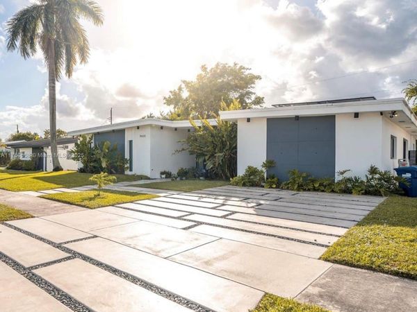 19600 NE 19th Ave , Miami, FL 33179