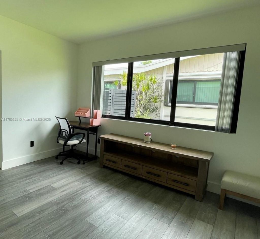19600 NE 19th Ave , Miami, FL 33179 Photo