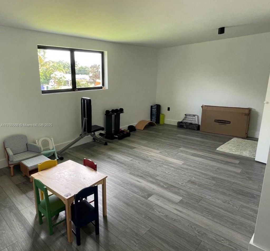 19600 NE 19th Ave , Miami, FL 33179 Photo