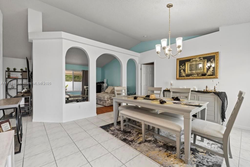 155 Kings Way , Royal Palm Beach, FL 33411 Photo