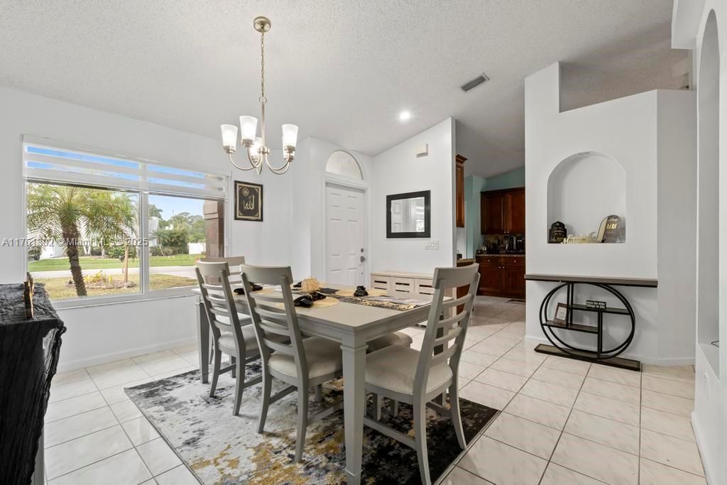 155 Kings Way , Royal Palm Beach, FL 33411 Photo