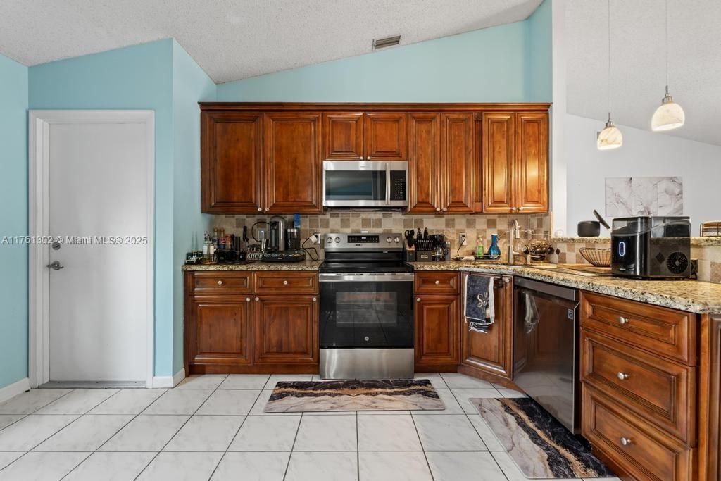 155 Kings Way , Royal Palm Beach, FL 33411 Photo