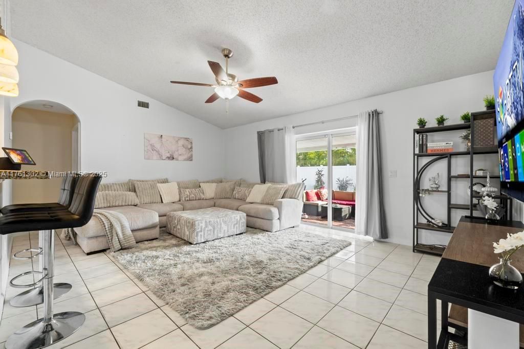 155 Kings Way , Royal Palm Beach, FL 33411 Photo