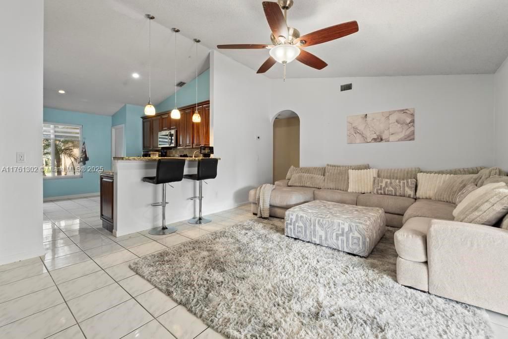155 Kings Way , Royal Palm Beach, FL 33411 Photo
