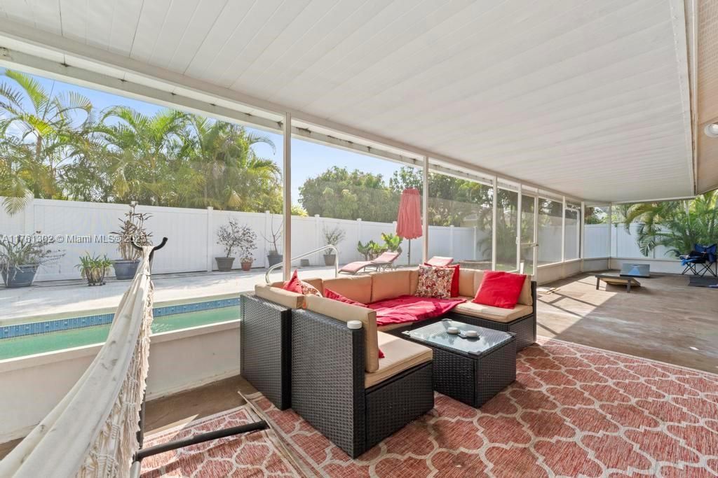 155 Kings Way , Royal Palm Beach, FL 33411 Photo