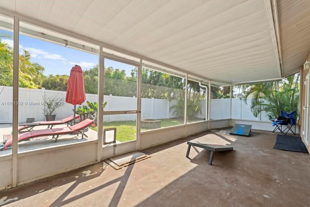 155 Kings Way , Royal Palm Beach, FL 33411 Photo