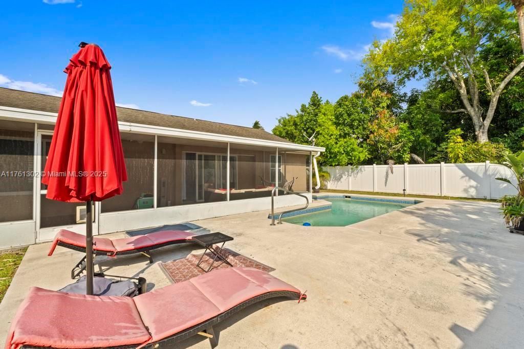 155 Kings Way , Royal Palm Beach, FL 33411 Photo