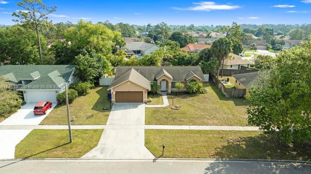155 Kings Way , Royal Palm Beach, FL 33411 Photo