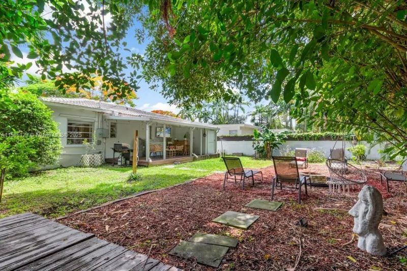 402 NW 102nd St , Miami, FL 33150 Photo