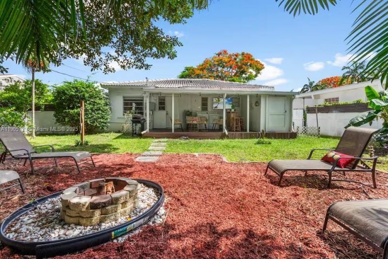 402 NW 102nd St , Miami, FL 33150 Photo