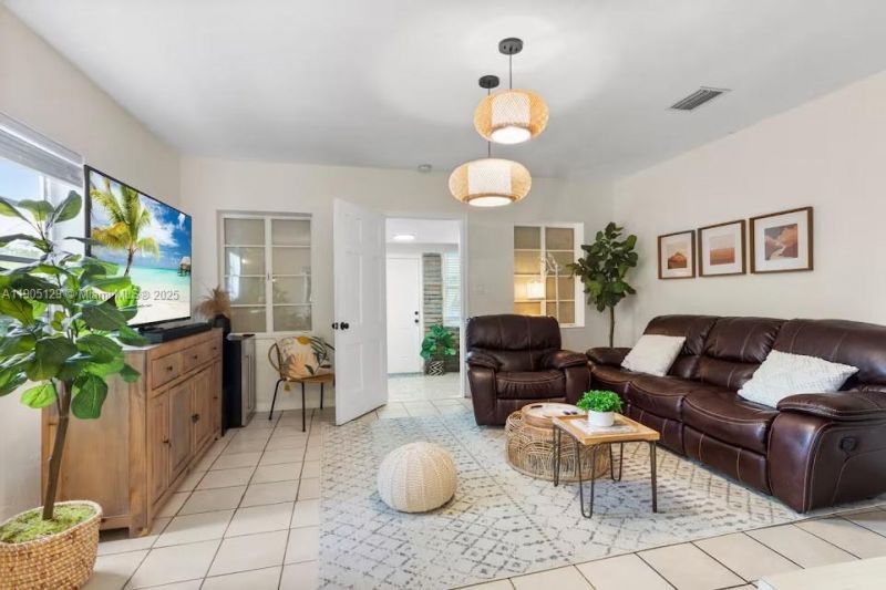 402 NW 102nd St , Miami, FL 33150 Photo