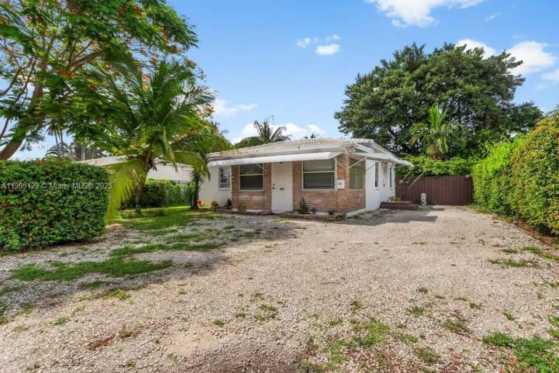 402 NW 102nd St , Miami, FL 33150 Photo