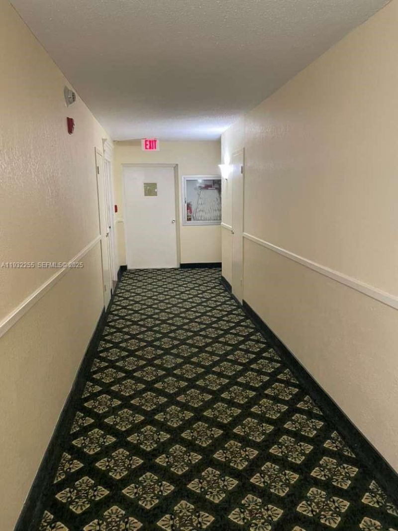 2500 NE 48th Ln , Unit 301, Fort Lauderdale, FL 33308 Photo