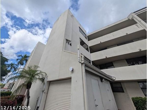 114 Lake Emerald Dr , Unit 104, Oakland Park, FL 33309