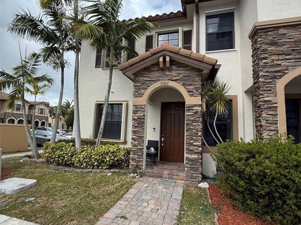 3203 SE 7th St , Homestead, FL 33033