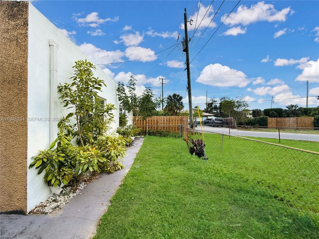 635 NW 22nd Rd , Fort Lauderdale, FL 33311 Photo