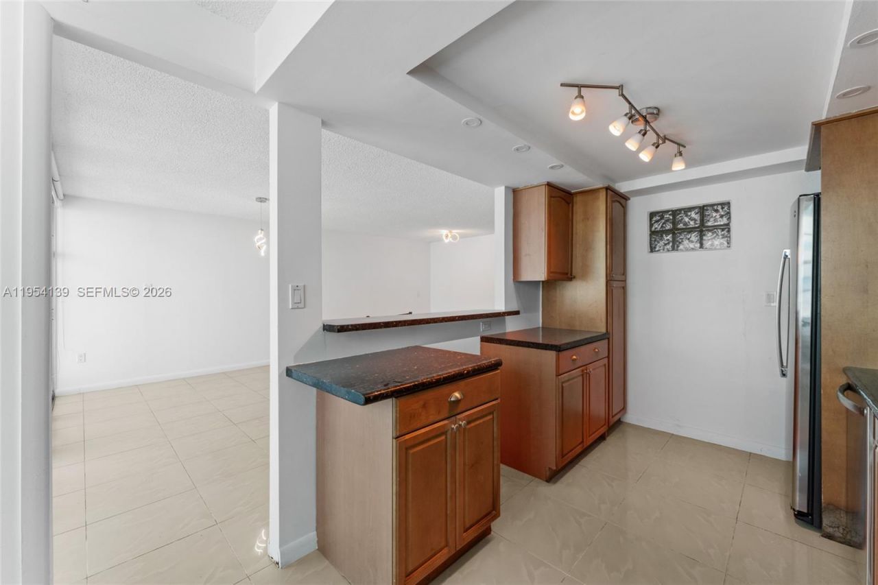 18061 Biscayne Blvd , Unit 1701, Aventura, FL 33160 Photo