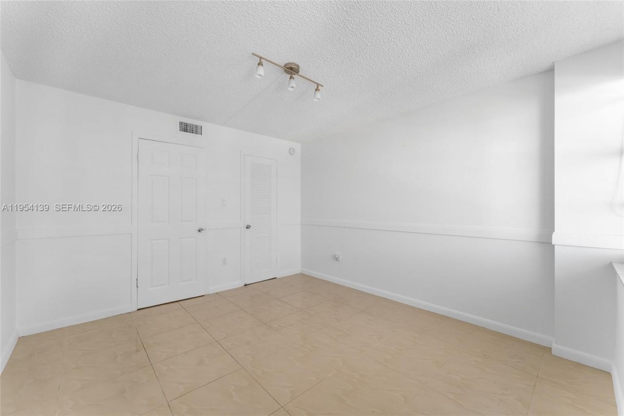 18061 Biscayne Blvd , Unit 1701, Aventura, FL 33160 Photo