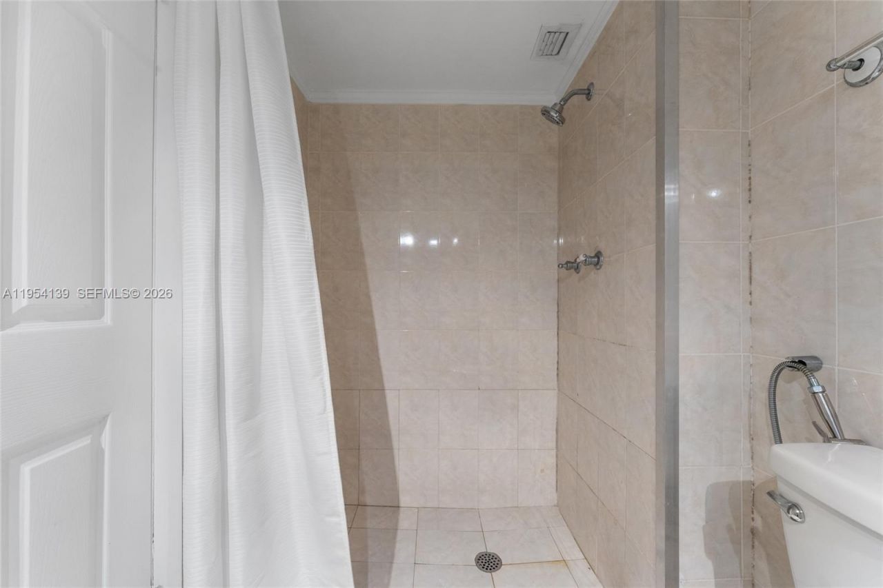 18061 Biscayne Blvd , Unit 1701, Aventura, FL 33160 Photo