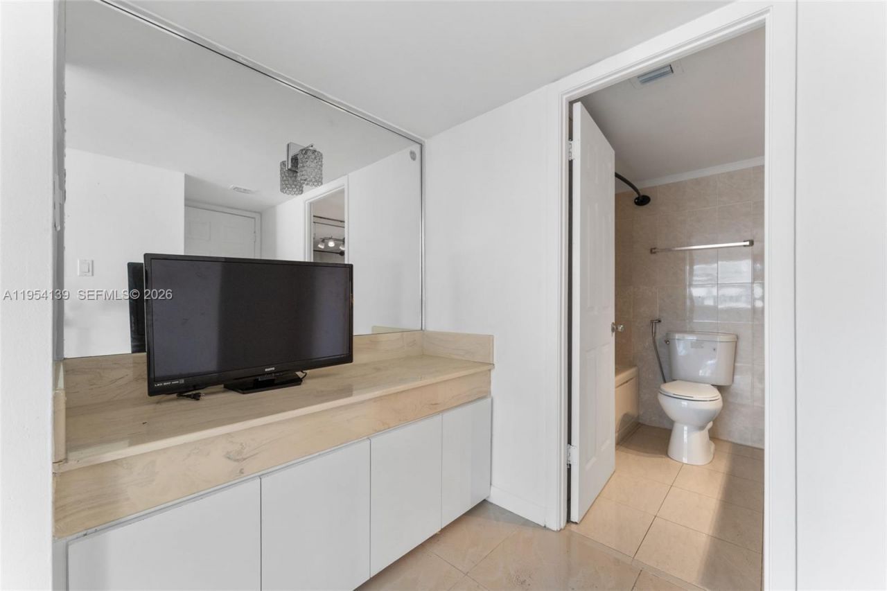 18061 Biscayne Blvd , Unit 1701, Aventura, FL 33160 Photo
