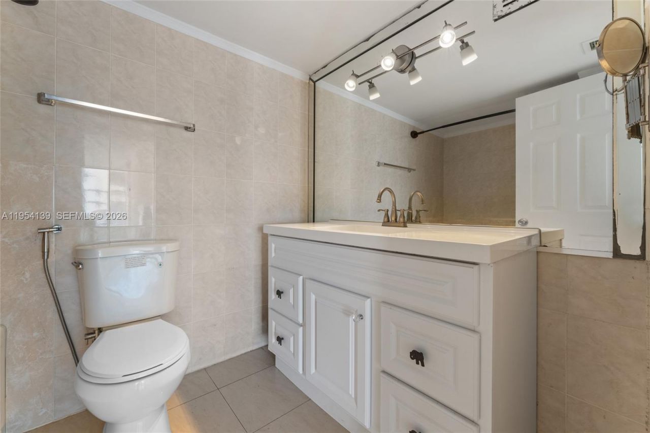 18061 Biscayne Blvd , Unit 1701, Aventura, FL 33160 Photo