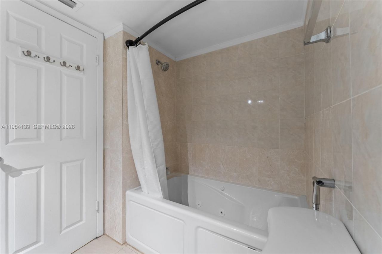 18061 Biscayne Blvd , Unit 1701, Aventura, FL 33160 Photo