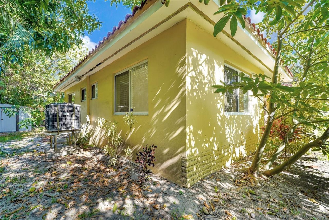11919 NE 8th Av , Biscayne Park, FL 33161 Photo