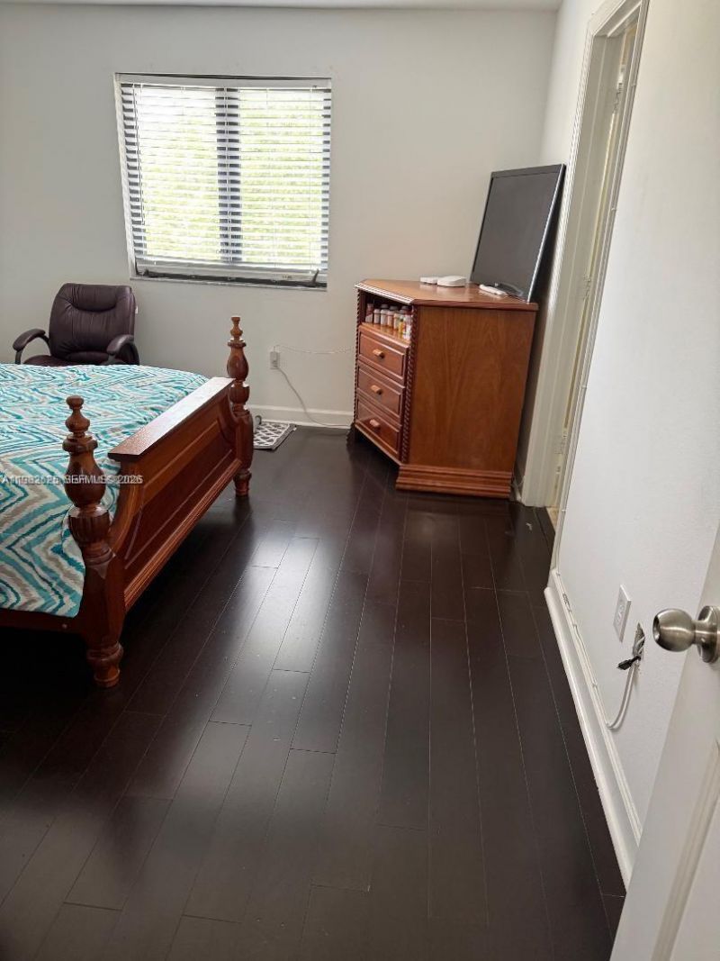 424 NE 194th Ter , Miami, FL 33179 Photo