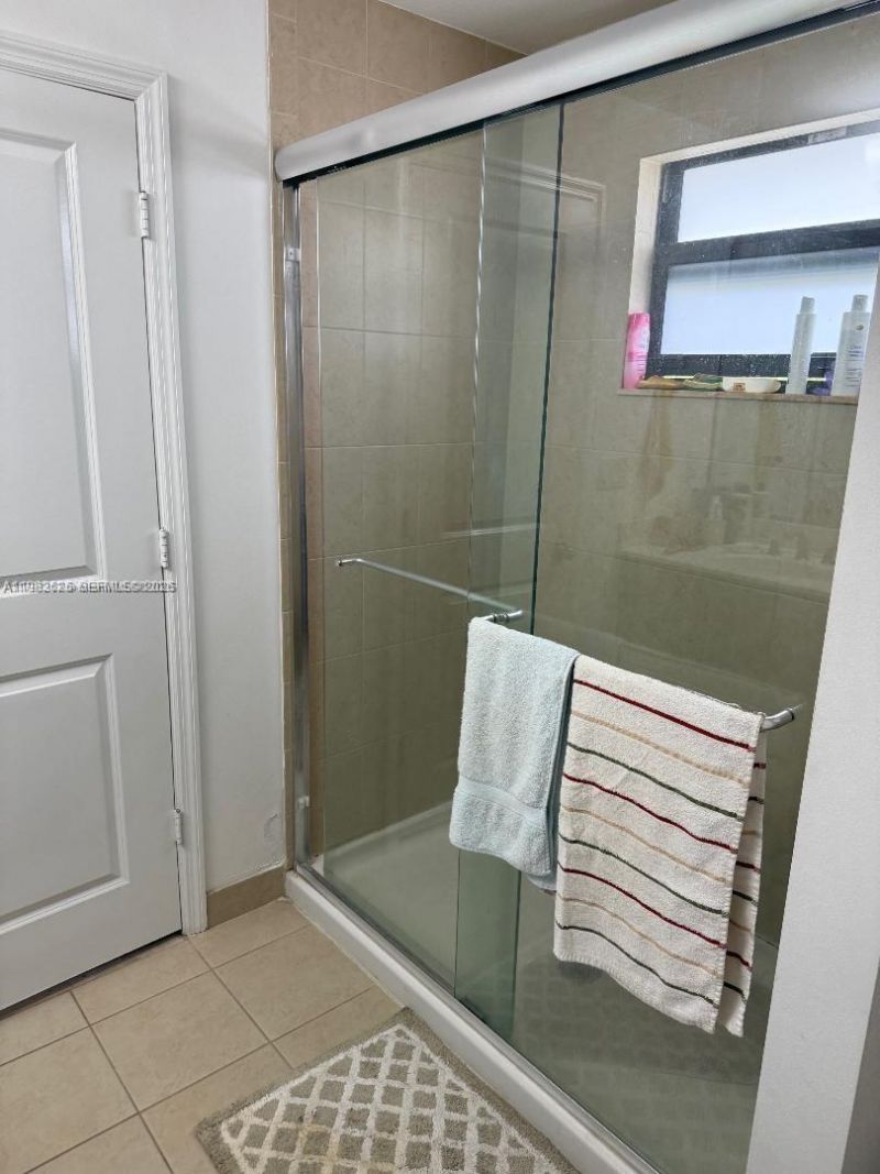 424 NE 194th Ter , Miami, FL 33179 Photo