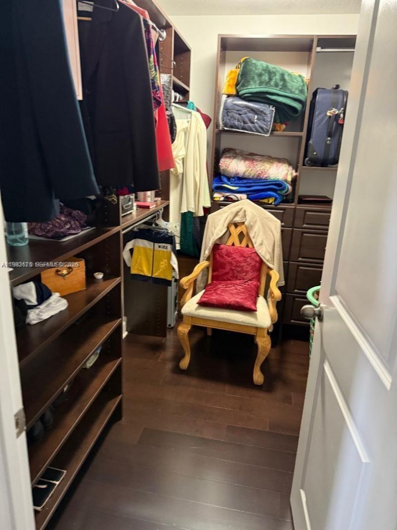 424 NE 194th Ter , Miami, FL 33179 Photo