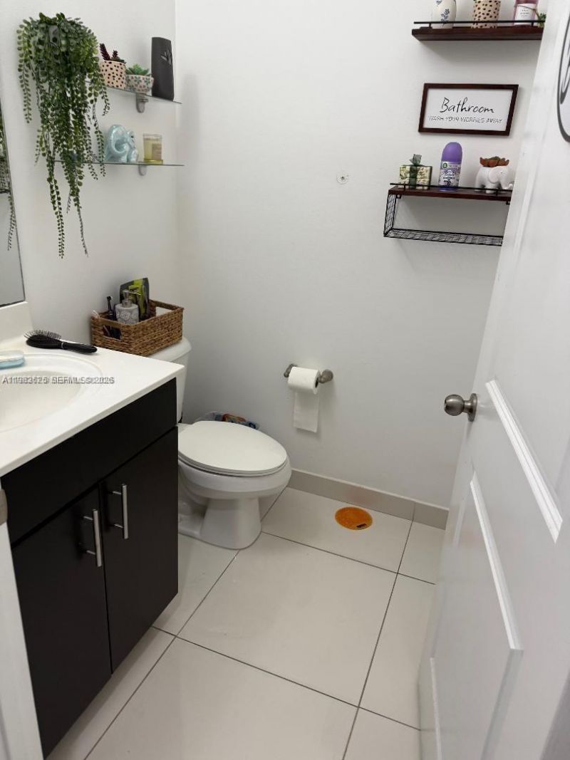 424 NE 194th Ter , Miami, FL 33179 Photo